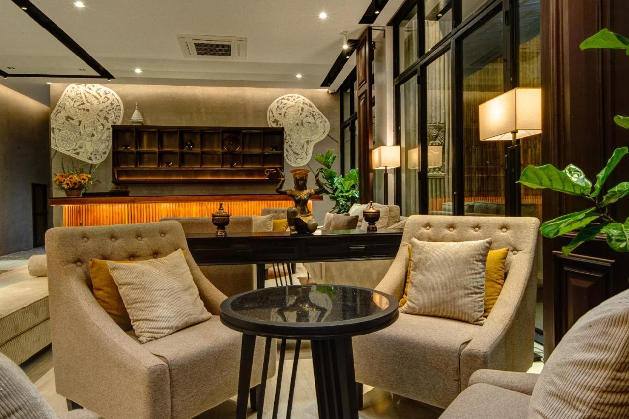 Glow Park Hotel Grand Royal Palace 프놈펜 외부 사진