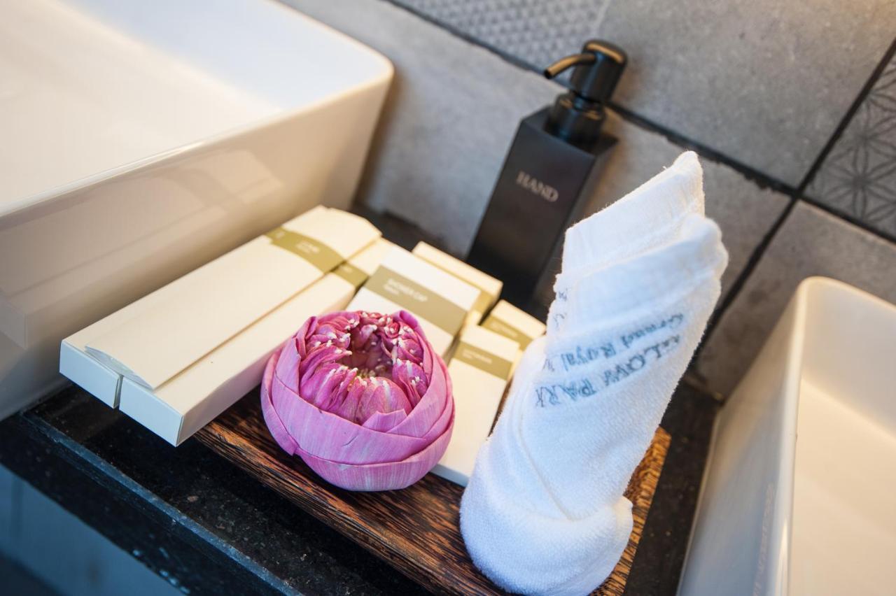 Glow Park Hotel Grand Royal Palace 프놈펜 외부 사진