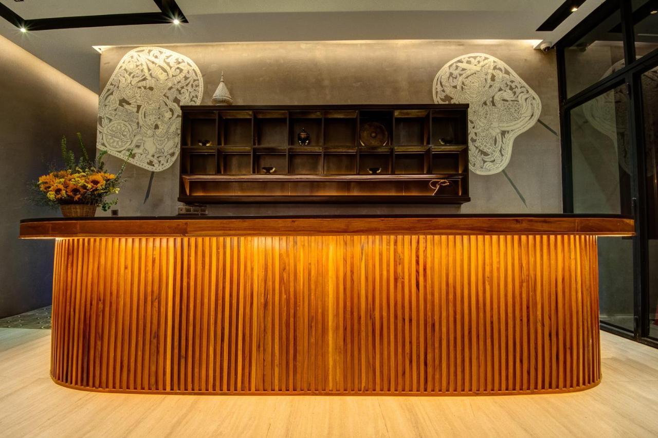 Glow Park Hotel Grand Royal Palace 프놈펜 외부 사진