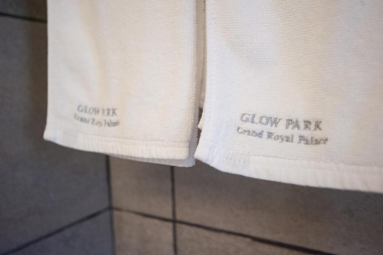 Glow Park Hotel Grand Royal Palace 프놈펜 외부 사진