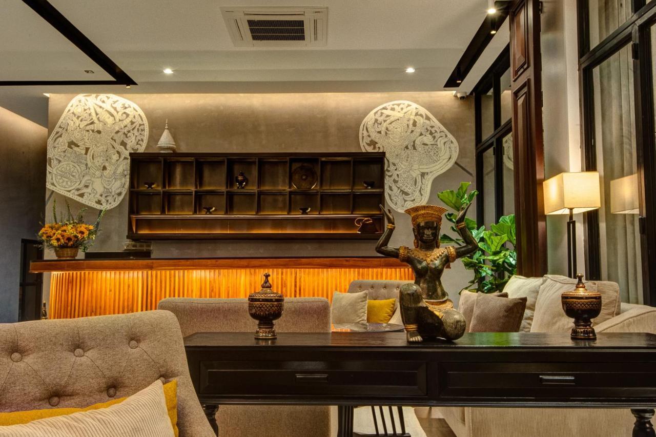 Glow Park Hotel Grand Royal Palace 프놈펜 외부 사진