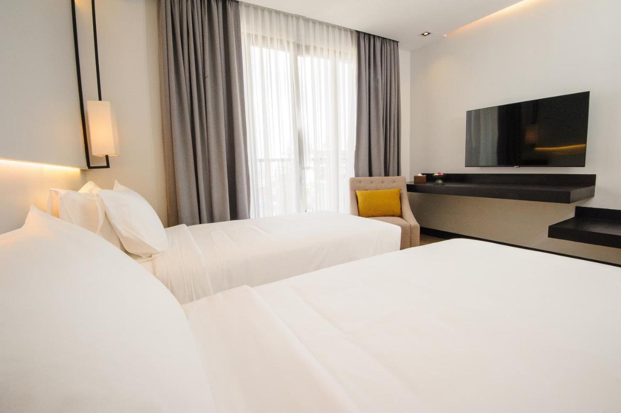 Glow Park Hotel Grand Royal Palace 프놈펜 외부 사진