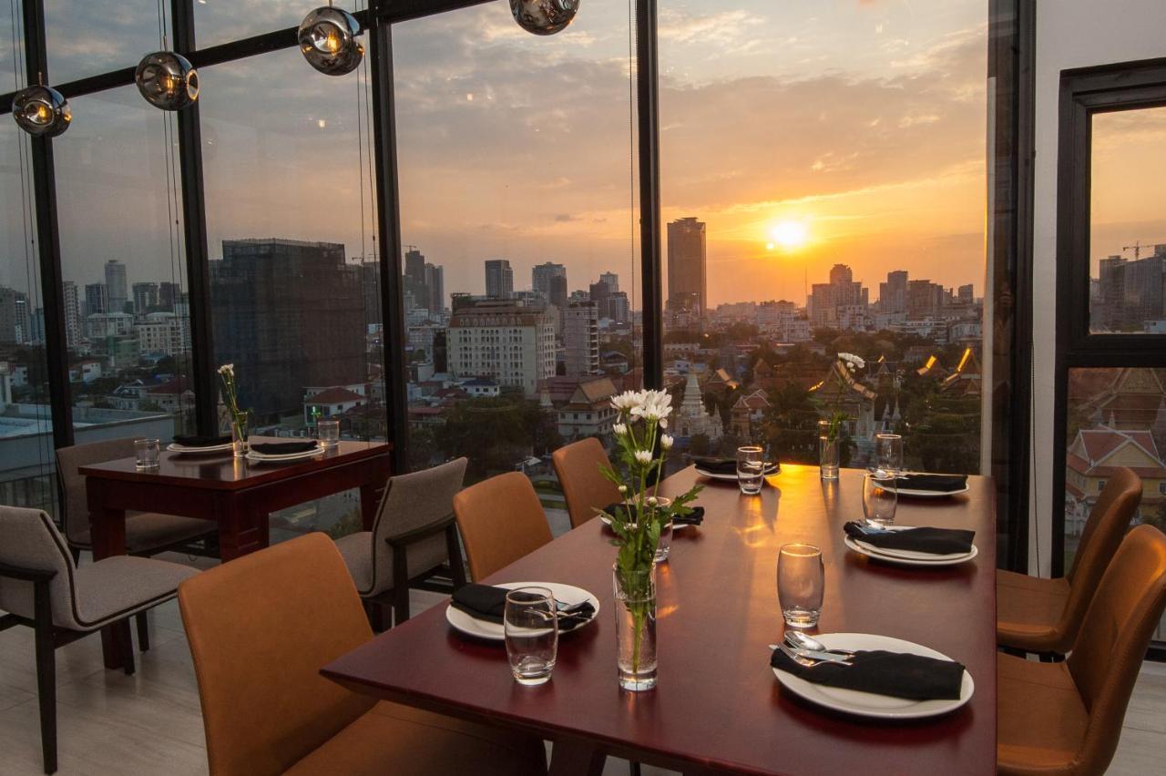 Glow Park Hotel Grand Royal Palace 프놈펜 외부 사진