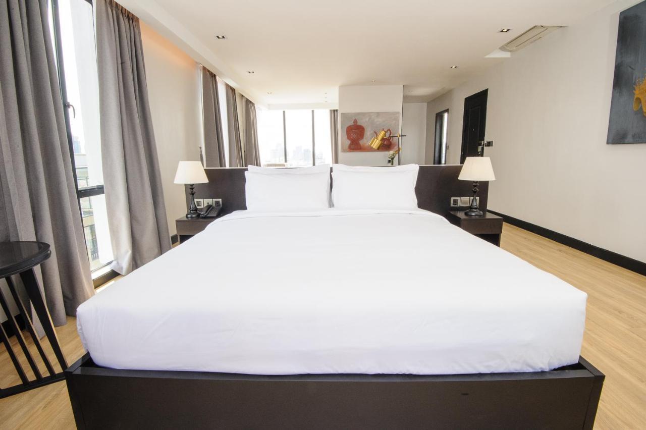 Glow Park Hotel Grand Royal Palace 프놈펜 외부 사진