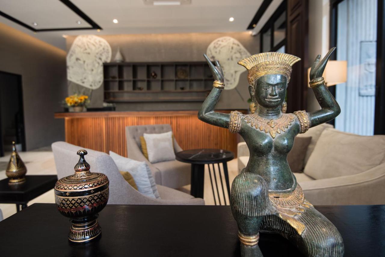Glow Park Hotel Grand Royal Palace 프놈펜 외부 사진