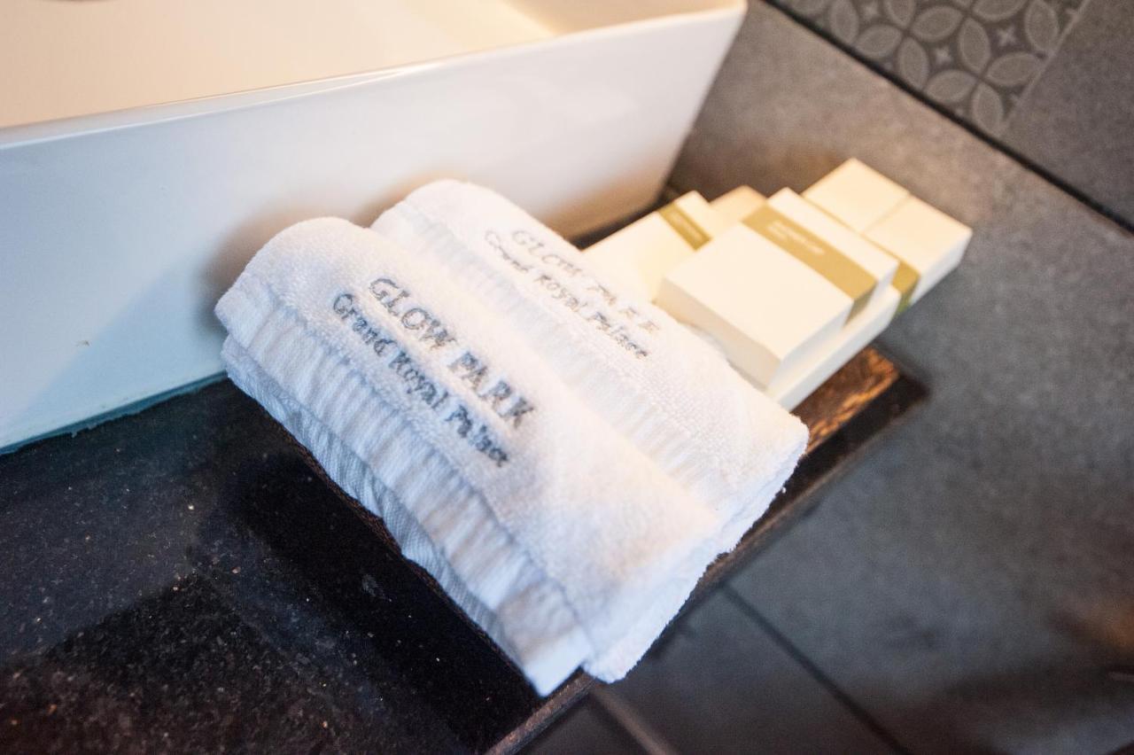Glow Park Hotel Grand Royal Palace 프놈펜 외부 사진