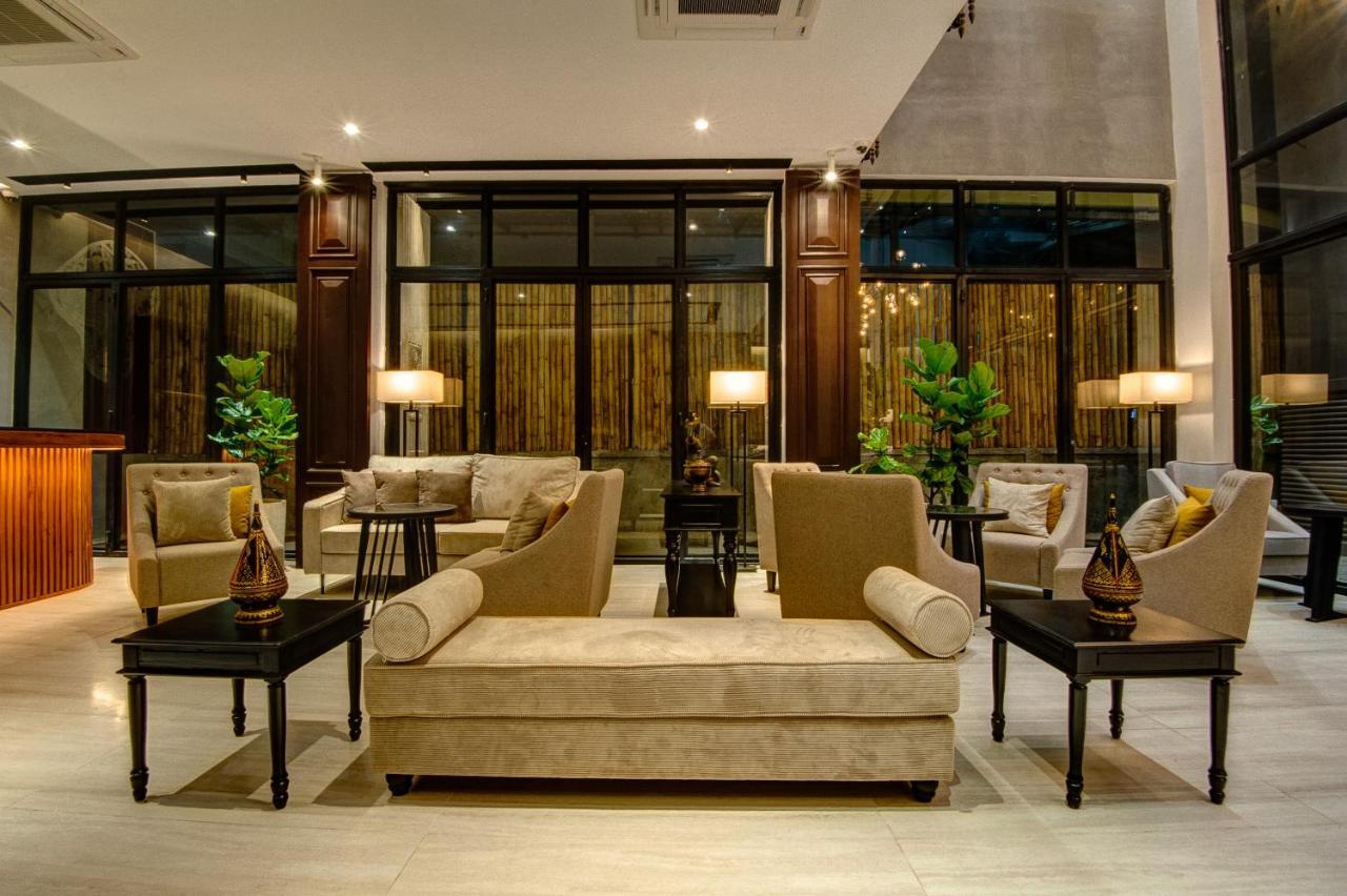 Glow Park Hotel Grand Royal Palace 프놈펜 외부 사진