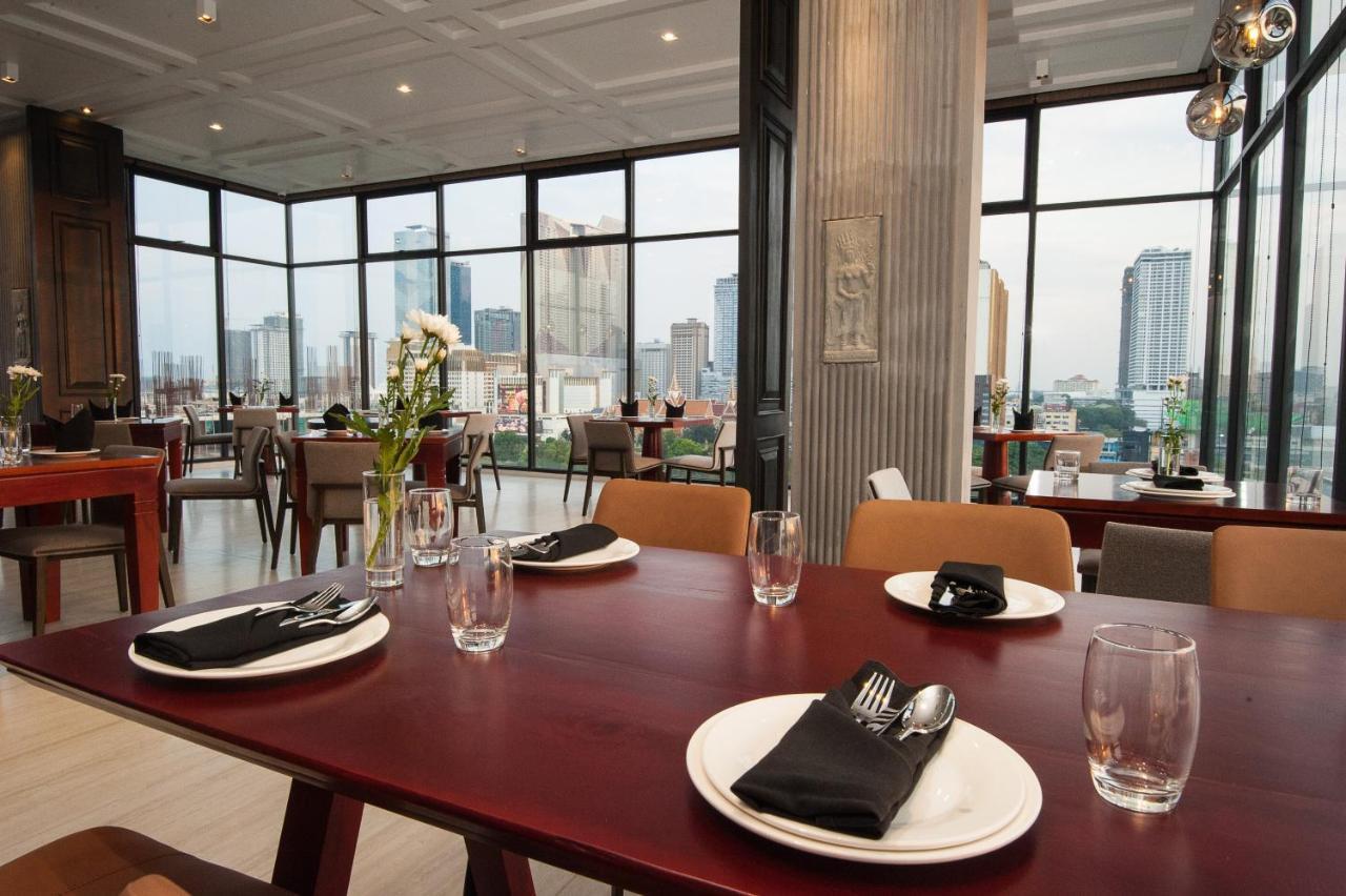 Glow Park Hotel Grand Royal Palace 프놈펜 외부 사진