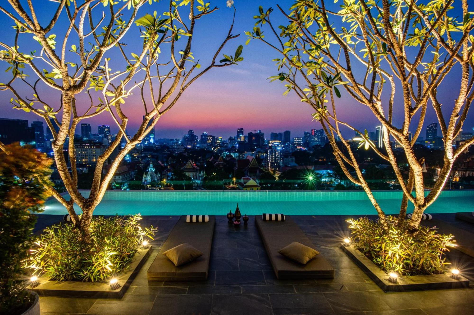 Glow Park Hotel Grand Royal Palace 프놈펜 외부 사진
