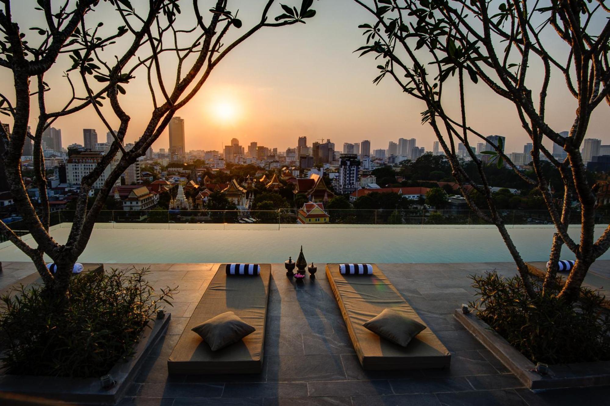 Glow Park Hotel Grand Royal Palace 프놈펜 외부 사진