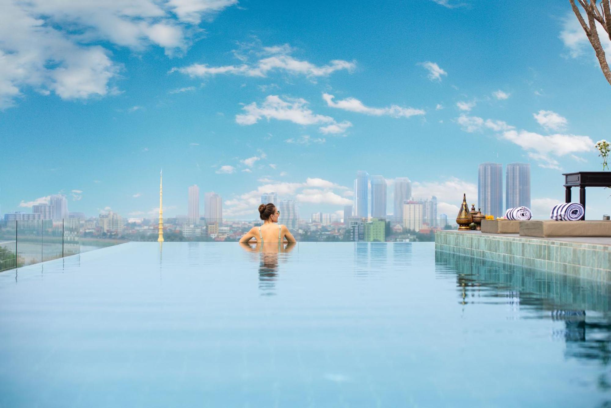 Glow Park Hotel Grand Royal Palace 프놈펜 외부 사진