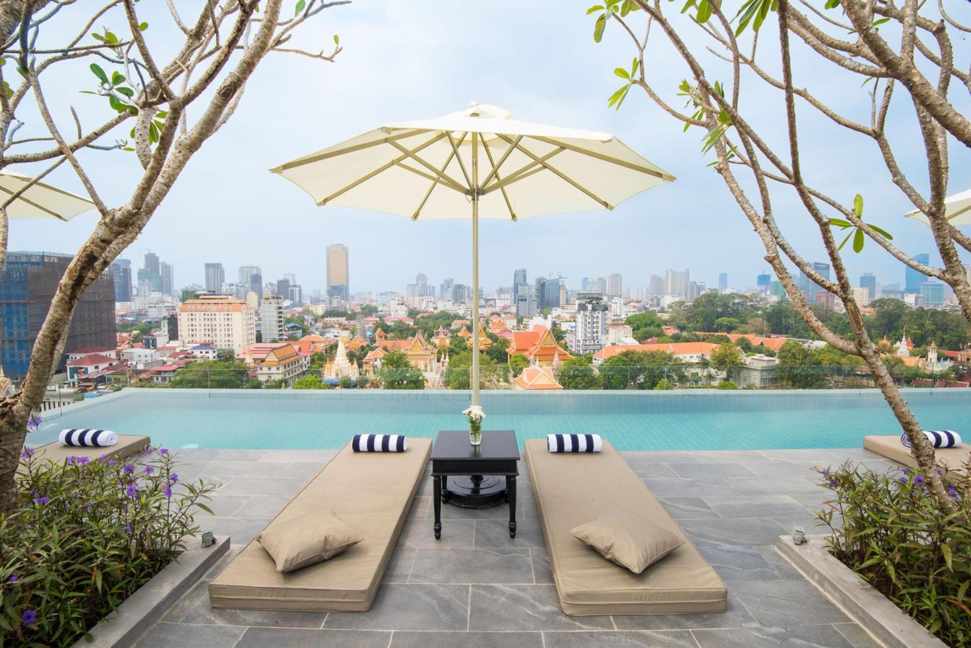 Glow Park Hotel Grand Royal Palace 프놈펜 외부 사진