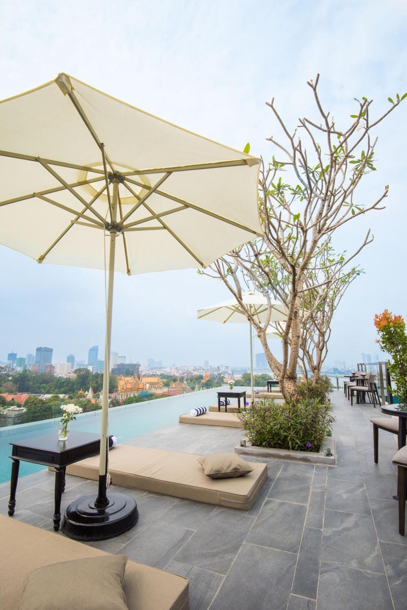 Glow Park Hotel Grand Royal Palace 프놈펜 외부 사진