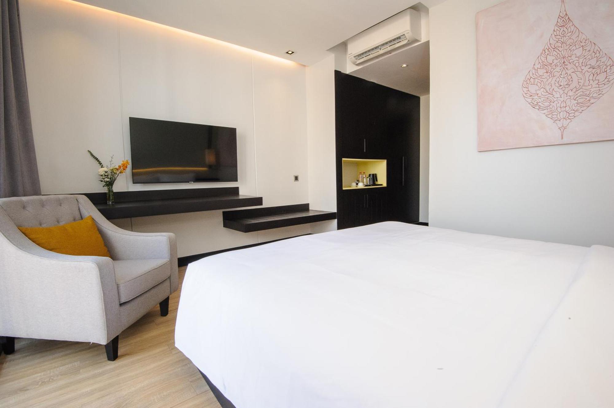 Glow Park Hotel Grand Royal Palace 프놈펜 외부 사진