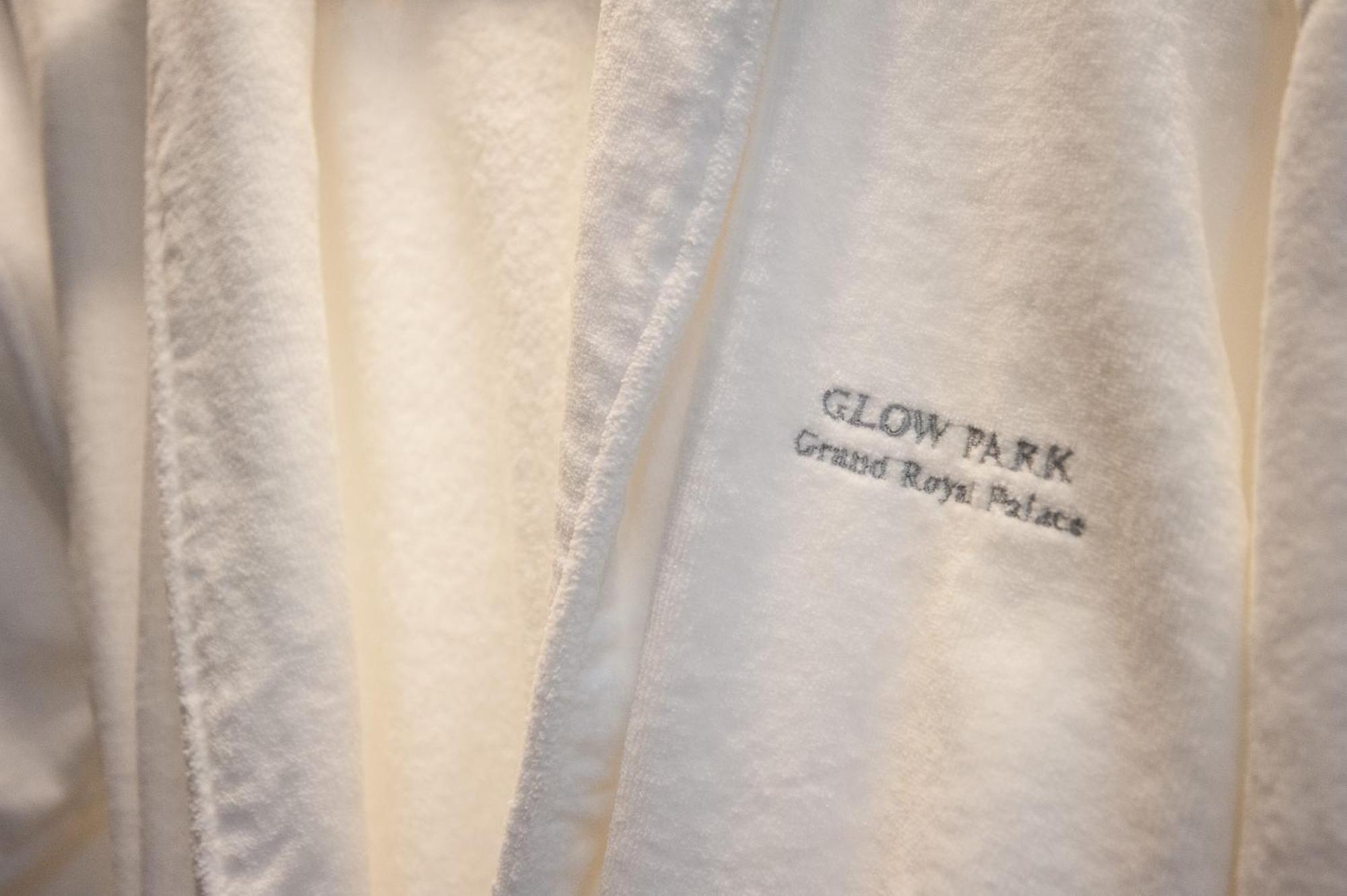 Glow Park Hotel Grand Royal Palace 프놈펜 외부 사진