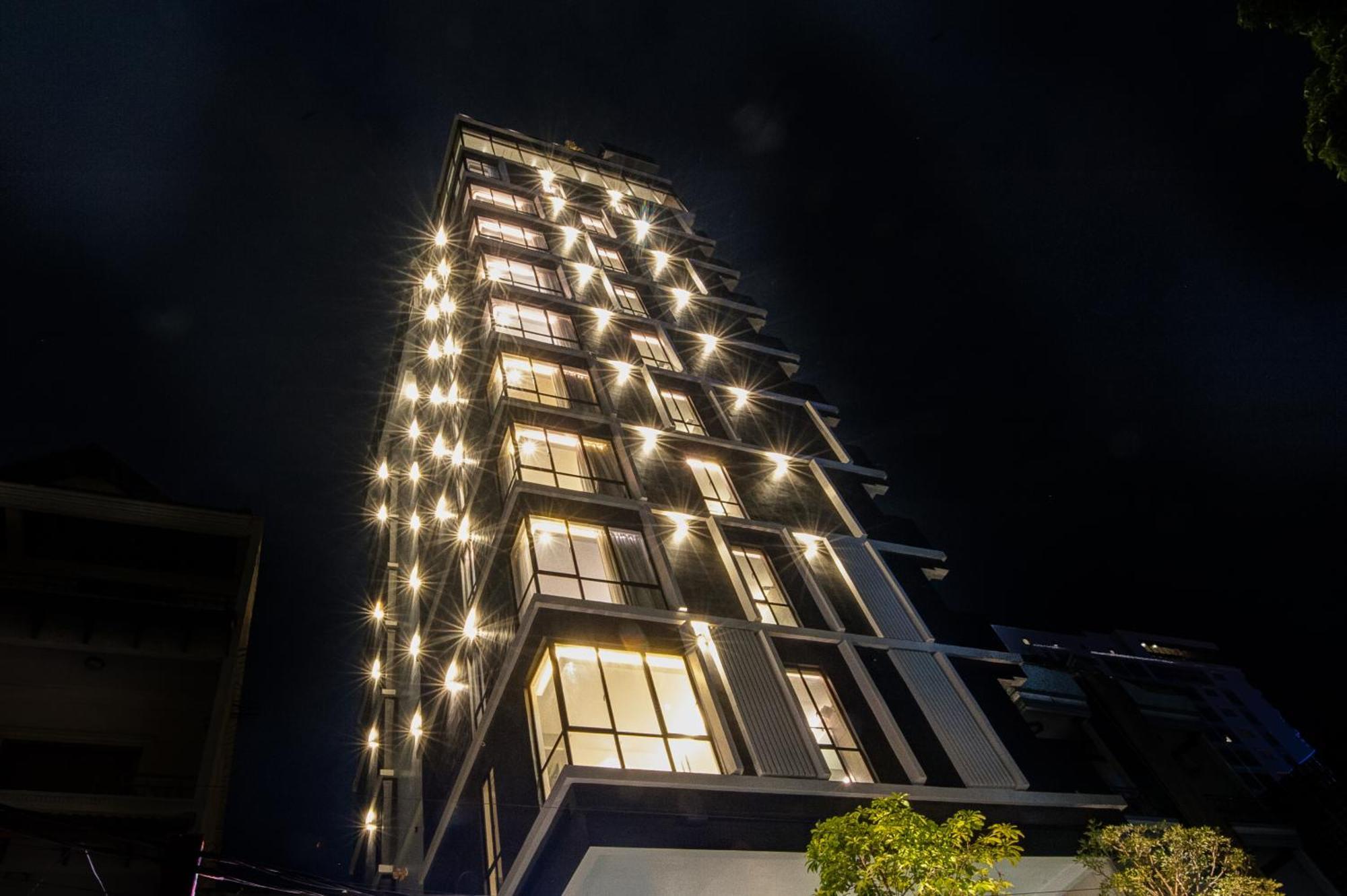 Glow Park Hotel Grand Royal Palace 프놈펜 외부 사진