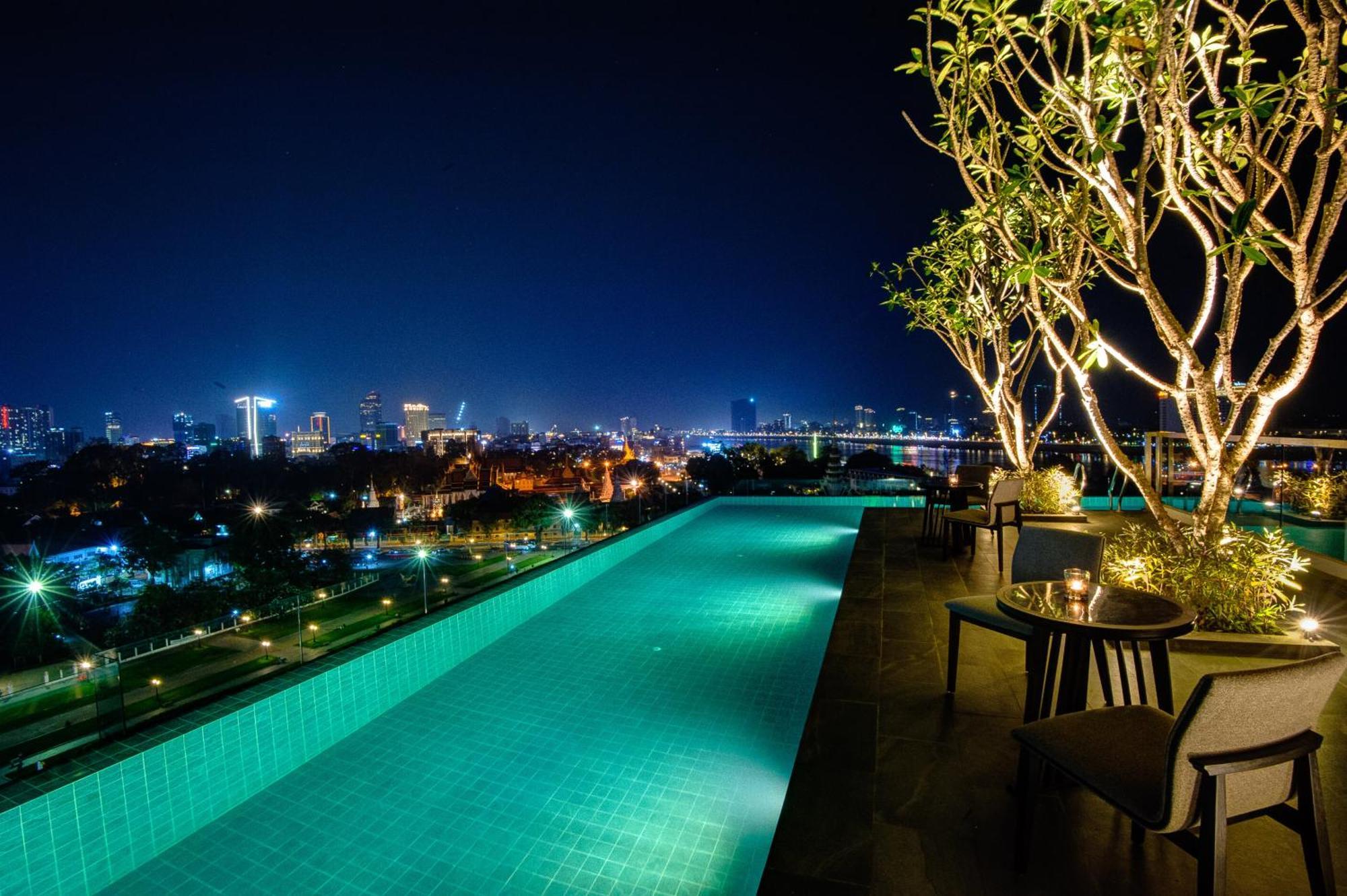 Glow Park Hotel Grand Royal Palace 프놈펜 외부 사진