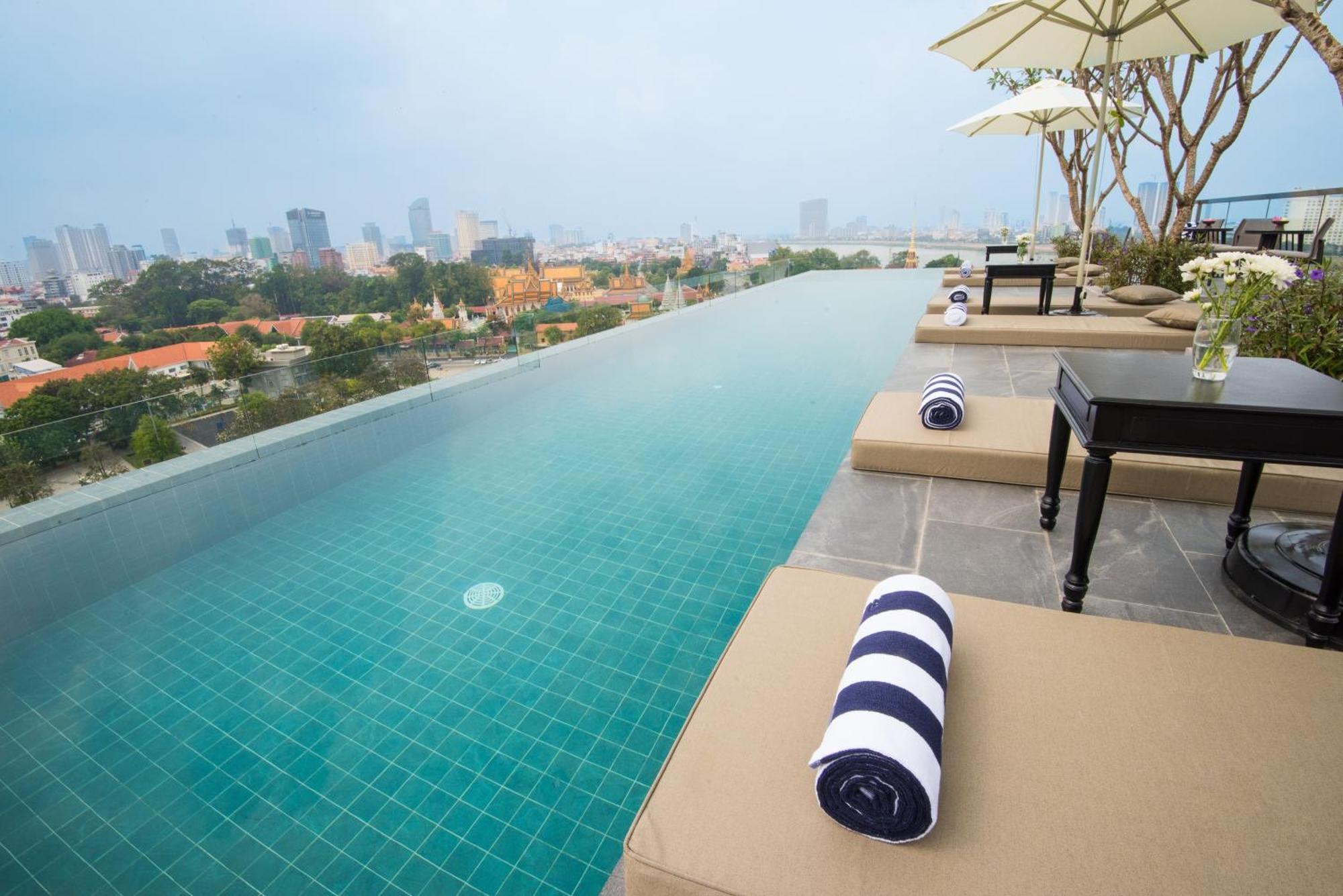 Glow Park Hotel Grand Royal Palace 프놈펜 외부 사진