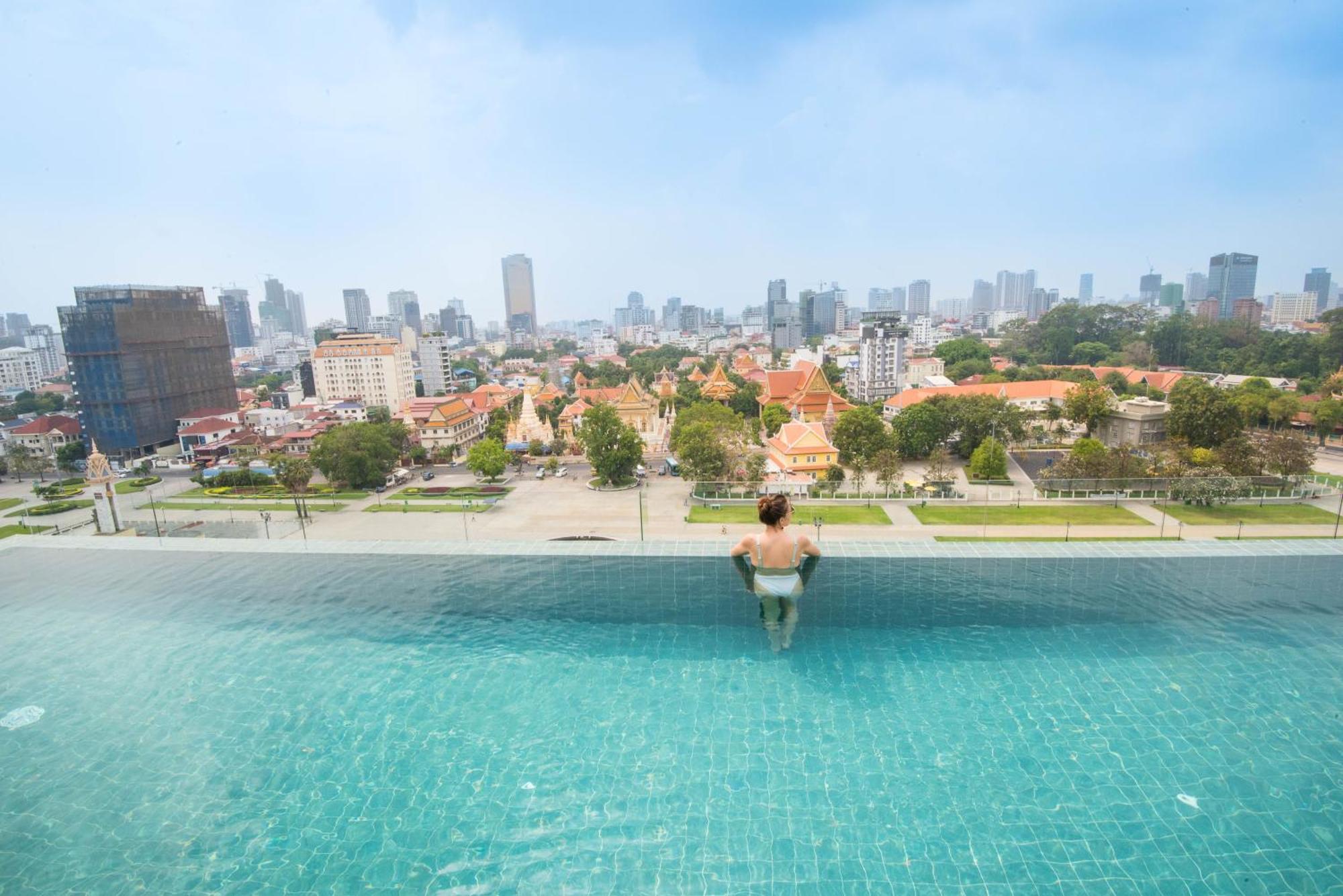 Glow Park Hotel Grand Royal Palace 프놈펜 외부 사진